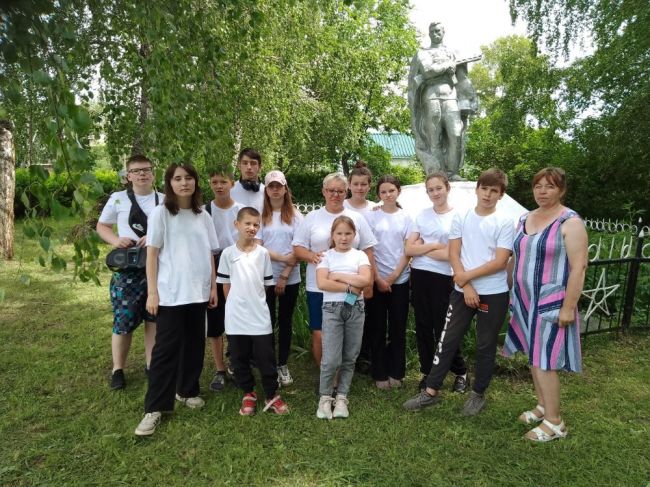 Ясенковские школьники  почтили Минутой молчания память Героев, павших в годы Великой Отечественной войны