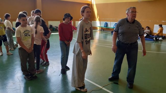 В пришкольном лагере  Чебурашка  организовано соревнование по дартс