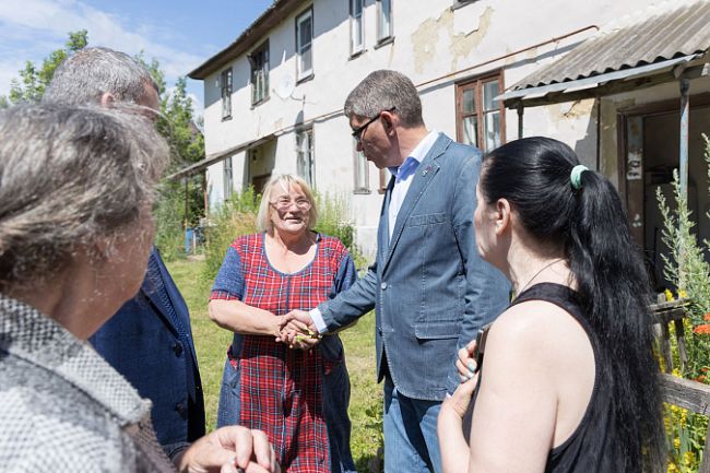 Дмитрий Миляев взял на контроль расселение аварийных домов и ремонт школ в Скуратово