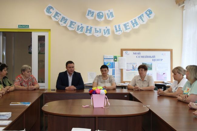 Владимир Суворов  поздравил социальных работников с профессиональным праздником