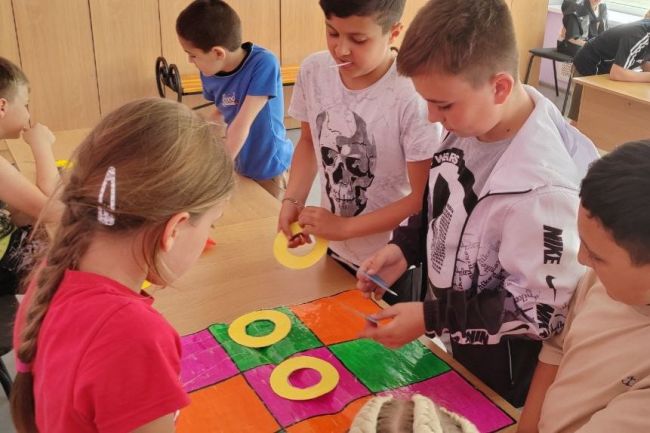 В пришкольном лагере  Чебурашка  Арсеньевской школы прошел день настольных игр