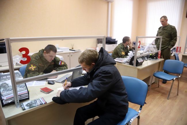 В Тулу в пункт отбора на военную службу по контракту приезжают даже с Дальнего Востока В Тулу в пункт отбора на военную службу по контракту приезжают даже с Дальнего Востока