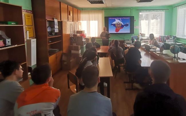В Ясенковской школе прошёл информационный видео-очерк  Крым в истории России