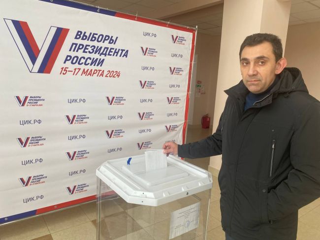 Глава администрации МО Славный принял участие в выборах президента