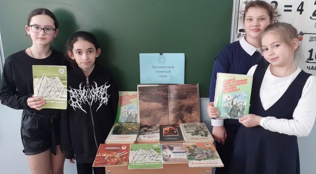 В Арсеньевской школе провели громкие чтения «Читаем книги о войне»