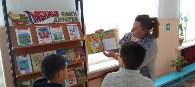 В Кузьменской школе открылась выставка «Любимые книги детства»