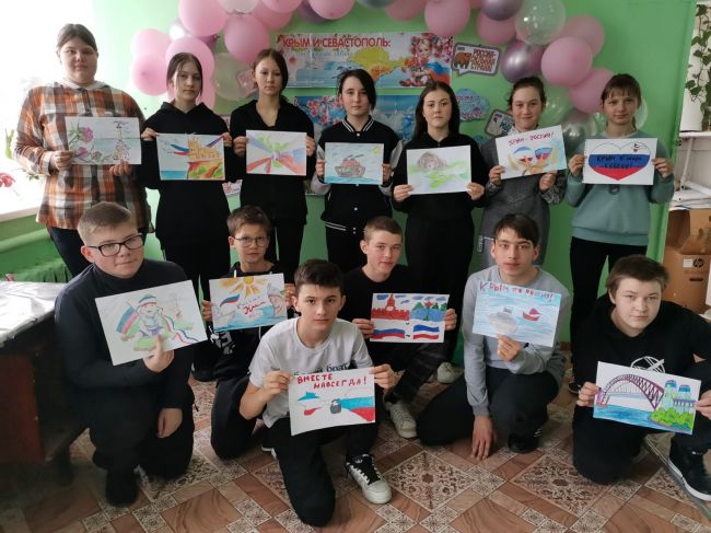Обучающиеся Ясенковской школы приняли участие в конкурсе рисунков  Крым и Россия. Вместе навсегда!