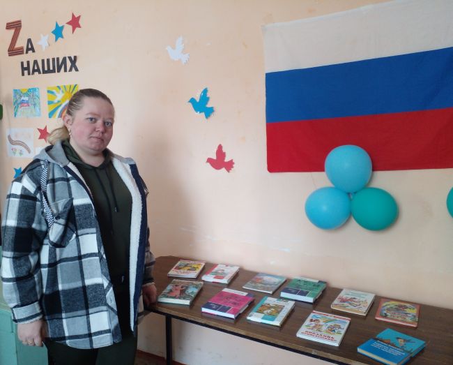 Читатели библиотеки собрали и передали в дар книги детям ДНР