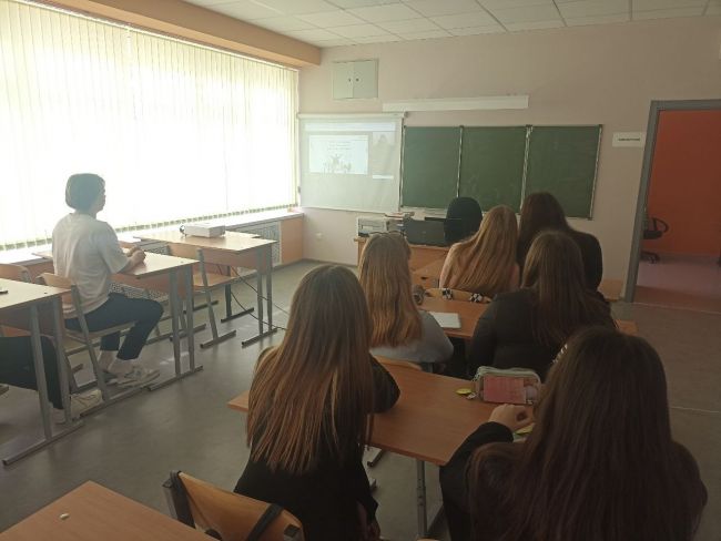 Учащиеся Арсеньевской школы приняли участие в онлайн-уроке по финансовой грамотности