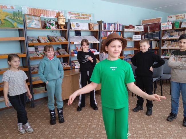 Воспитанники пришкольного лагеря «Чебурашка»приняли участие в литературно-игровой программе