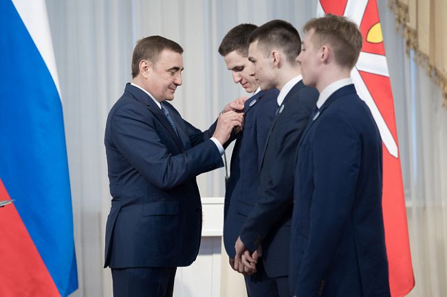 Губернатор Алексей Дюмин вручил государственные награды