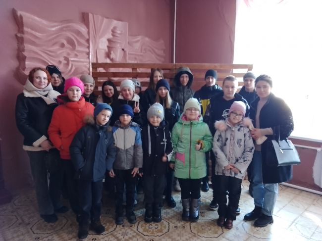 Ясенковские школьники посмотрели фильм Летучий корабль