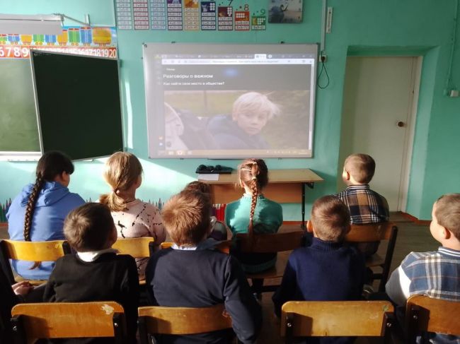 Разговоры о важном  по теме  Как найти свое место в обществе прошли в Ясенковской школе