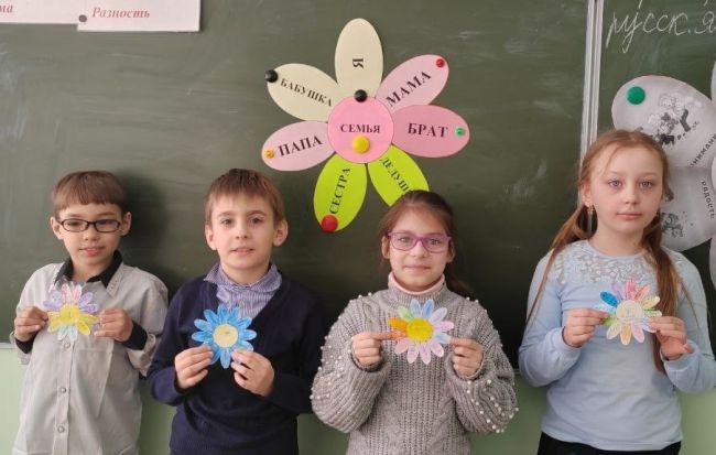 В Арсеньевской школе проведена акция «Ромашка – символ семьи»