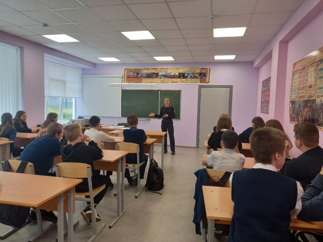 В Арсеньевской школе состоялась встреча учащихся с инспектором ОГИБДД