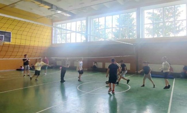 В Арсеньевской школе организованы соревнования по пионерболу