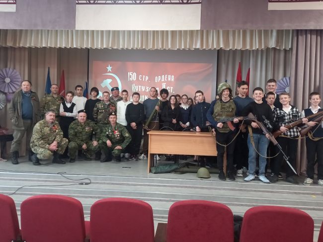 В Арсеньевской школе организована встреча учащихся с представителями Союза ветеранов Афганистана и специальных военных о
