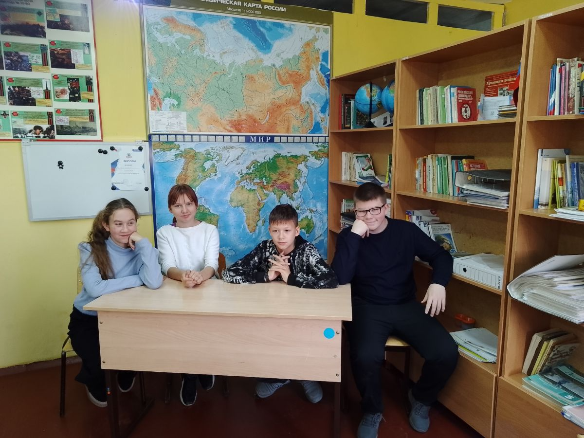 В Ясенковской  школе  прошла интеллектуальная игра Умный, ещё умнее