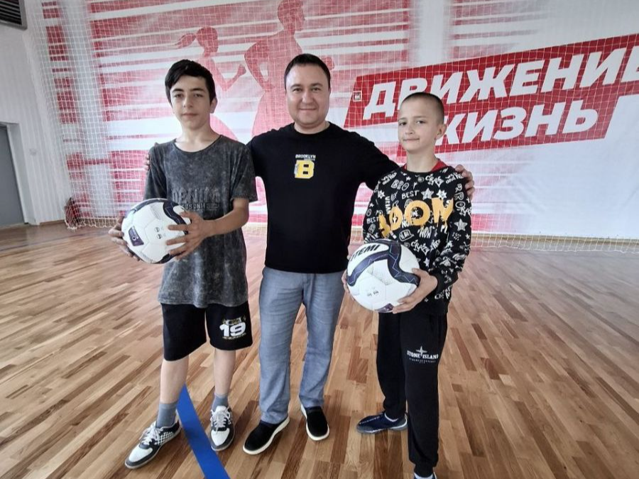 Юные футболисты Арсеньевского района получили подарки от Губернатора