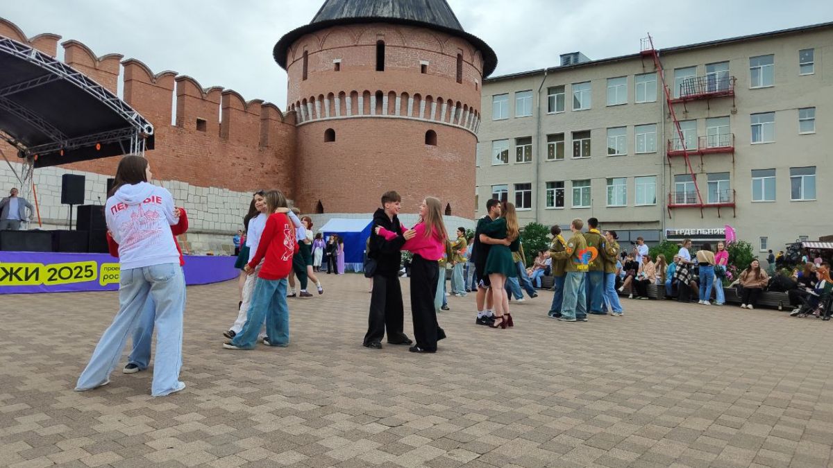 В Туле отпраздновали День молодежи В Туле отпраздновали День молодежи