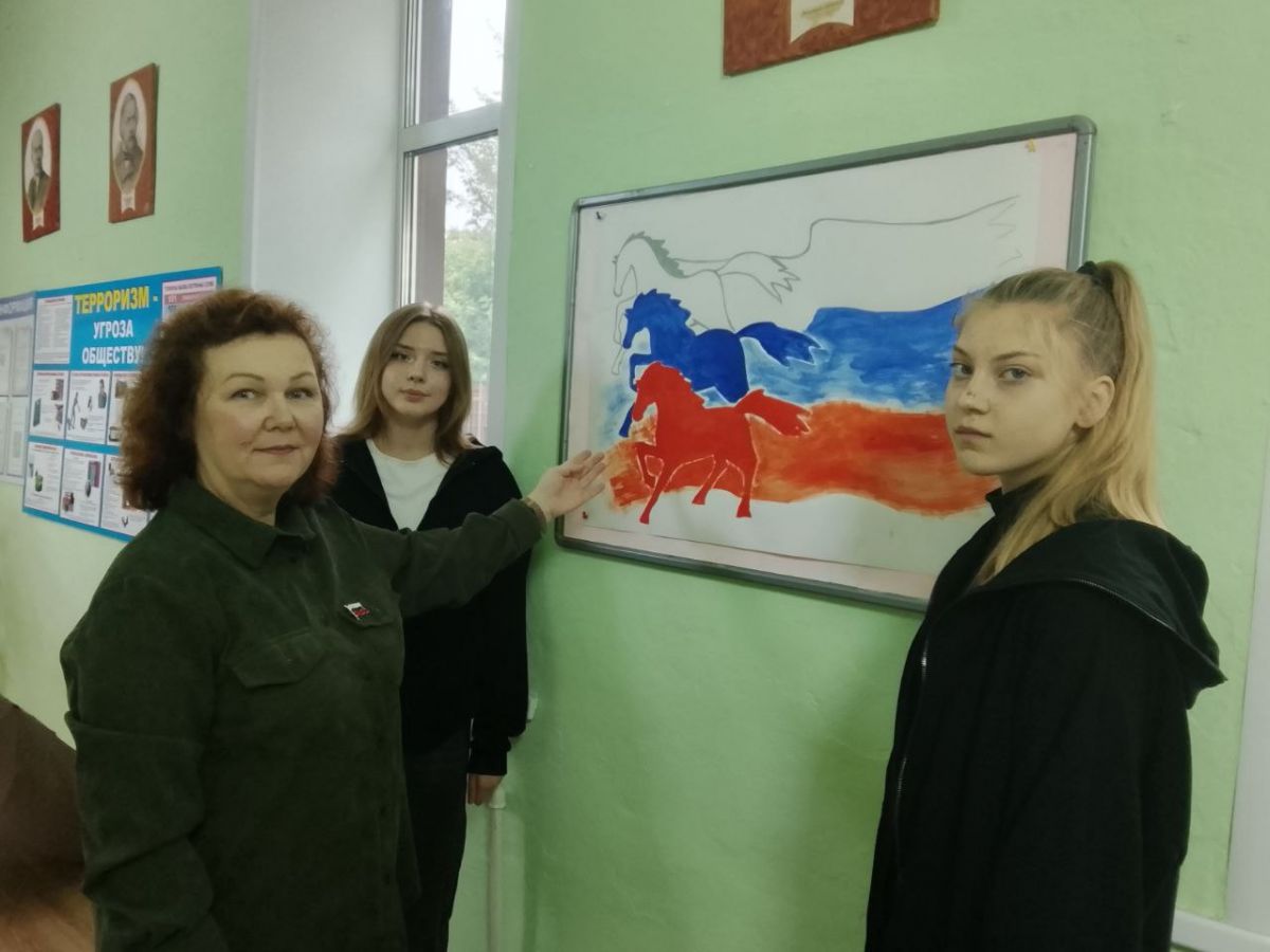 В Арсеньевской детской школе искусств выпустили стенгазету