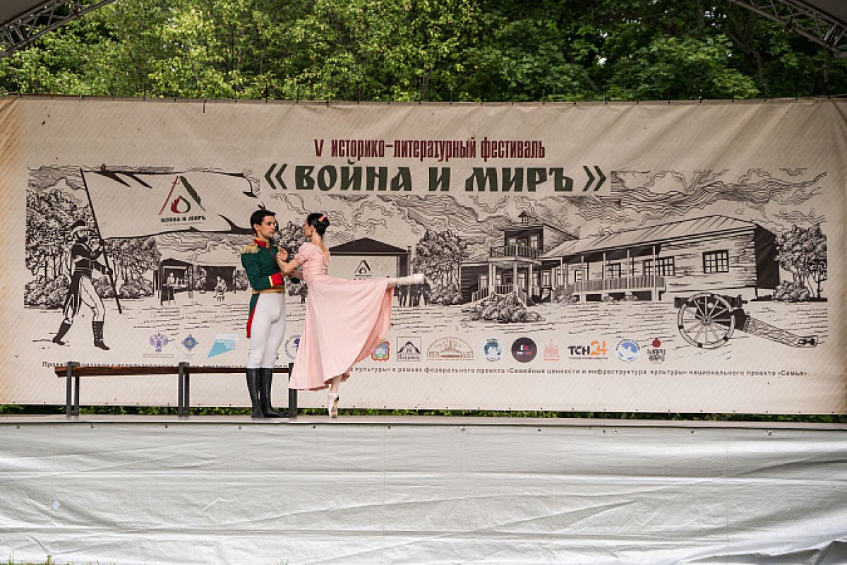 «Музейное лето»: На фестивале «Война и Мир» показали эпизод сражения «Битва при Красном» «Музейное лето»: На фестивале «Война и Мир» показали эпизод сражения «Битва при Красном»