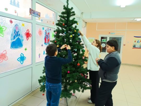 Подготовка к Новому году в Пристанционной школе идёт полным ходом!