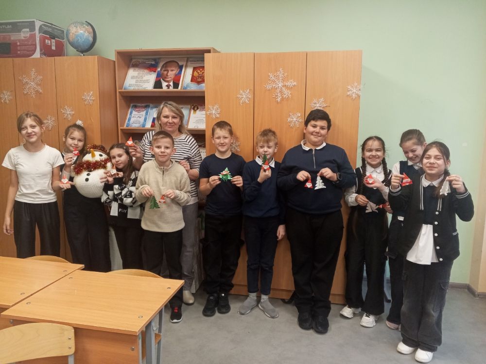 В центре культуры прошел мастер-класс по изготовлению новогодних украшений