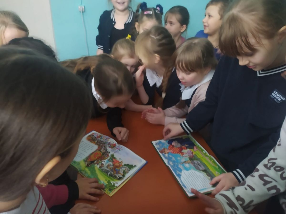 В Арсеньевской детской школе искусств прошел познавательный час «Себя как в зеркале я вижу» В Арсеньевской детской школе искусств прошел познавательный час «Себя как в зеркале я вижу»