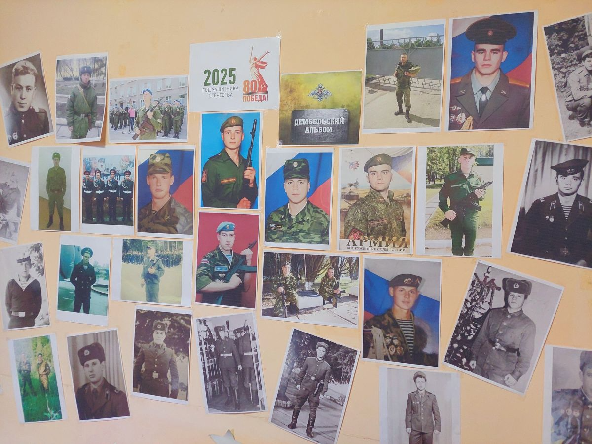 В Ясенковском клубе оформлена фотовыставка Дембельский альбом