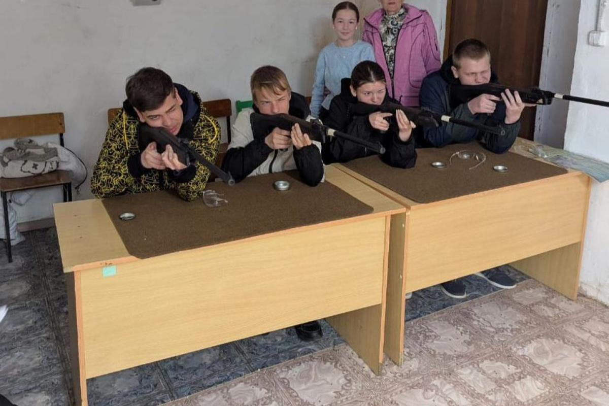 Ученики Первомайской школы приняли участие в соревнованиях по стрельбе