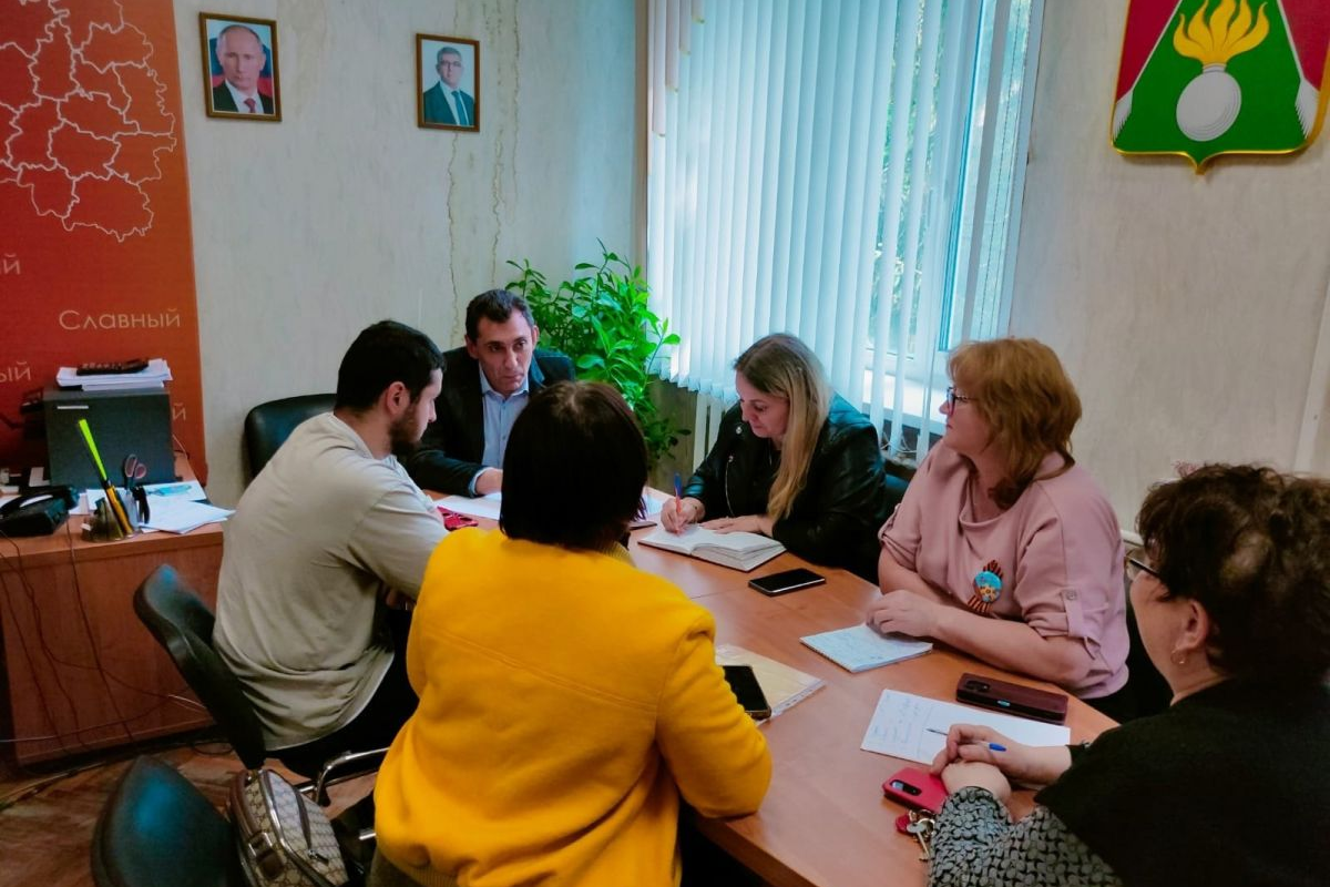 В Славном обсудили готовность к празднованию Дня Победы