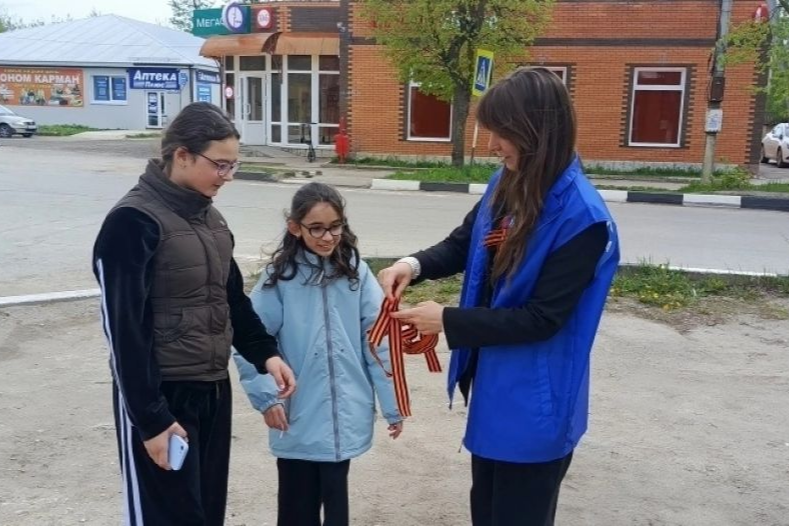 В Арсеньево продолжается акция «Георгиевская лента» В Арсеньево продолжается акция «Георгиевская лента»