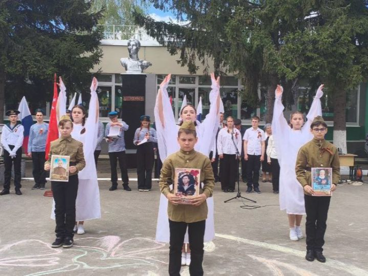 Линейка Победы в Арсеньевской школе: 80-летие Победы в Великой Отечественной войне Линейка Победы в Арсеньевской школе: 80-летие Победы в Великой Отечественной войне