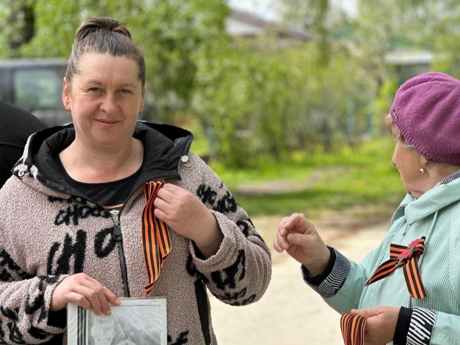 В селе Кузьменки прошла акция Георгиевская ленточка В селе Кузьменки прошла акция Георгиевская ленточка