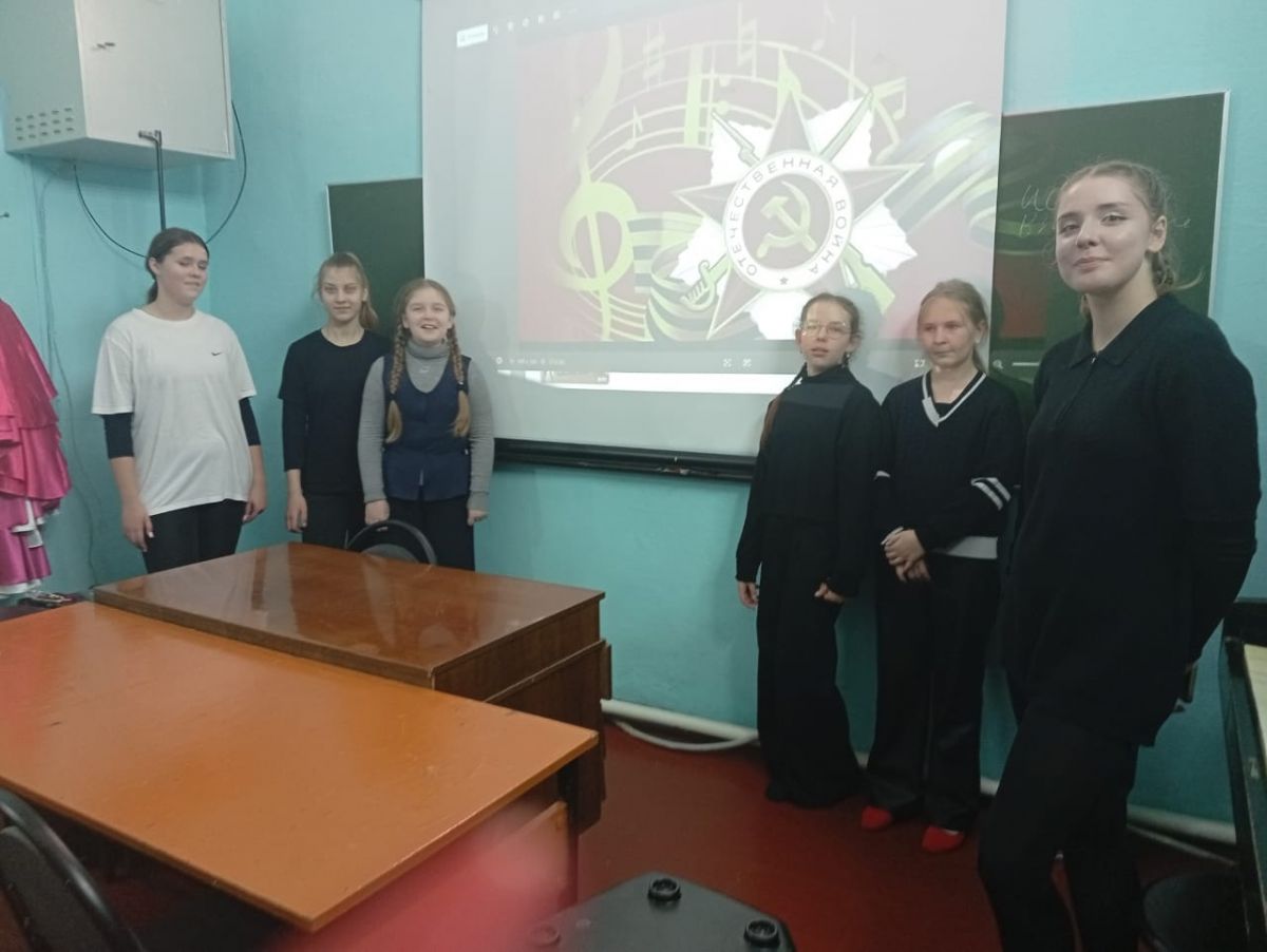 В Арсеньевской детской школе искусств отметили День патриотической песни В Арсеньевской детской школе искусств отметили День патриотической песни