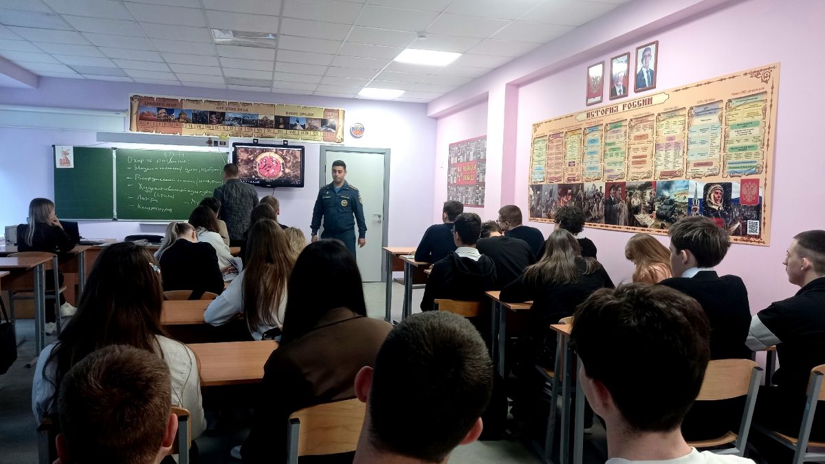 В Арсеньевской школе состоялась встреча учащихся  с сотрудниками МЧС