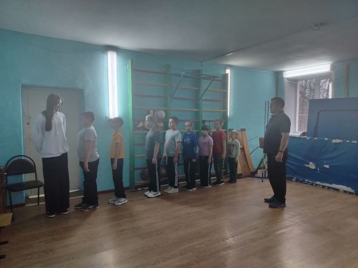 Весёлая зарядка в Ясенковской школе