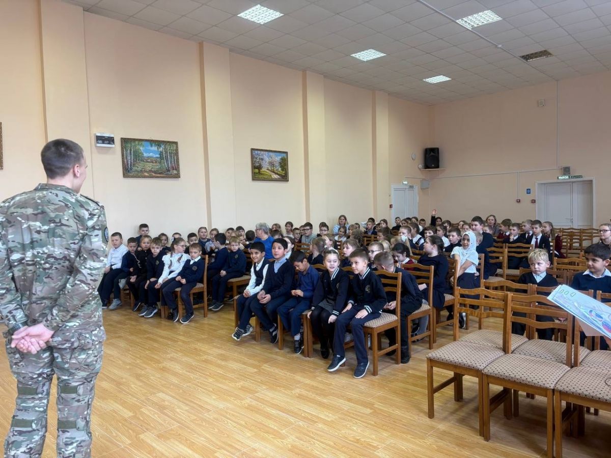 Одоевские школьники встретились с героем СВО Одоевские школьники встретились с героем СВО