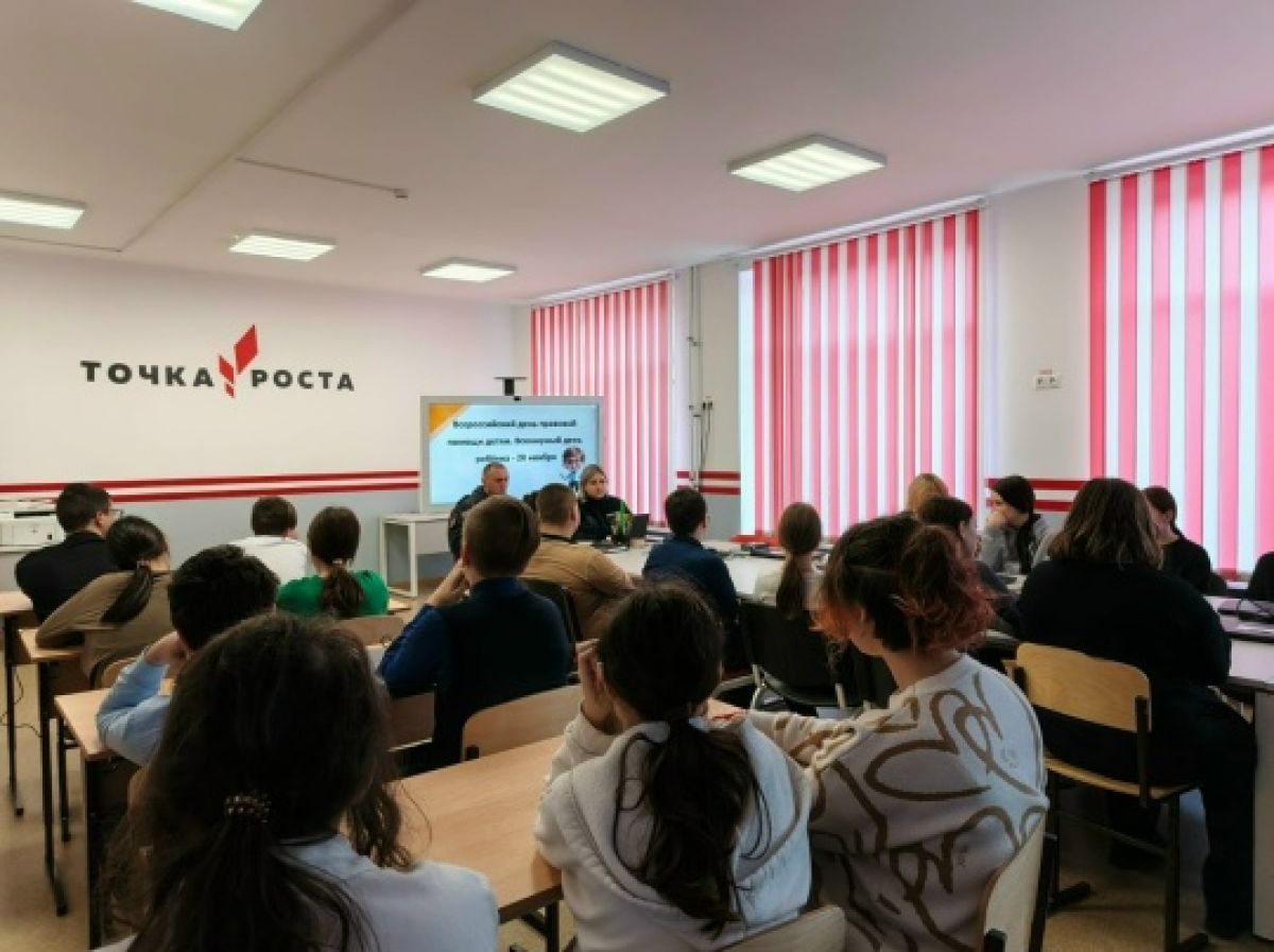 Закон и ты: встреча с инспектором и участковым в школе п. Славный