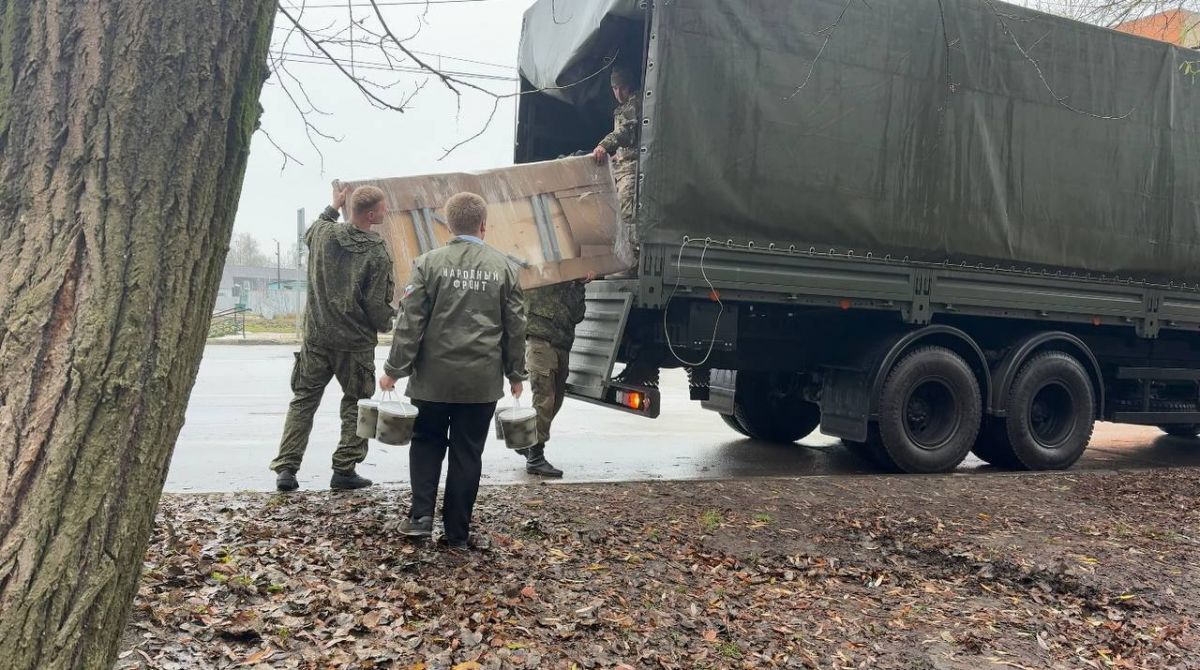 Народный фронт передал партию гумпомощи военным медикам