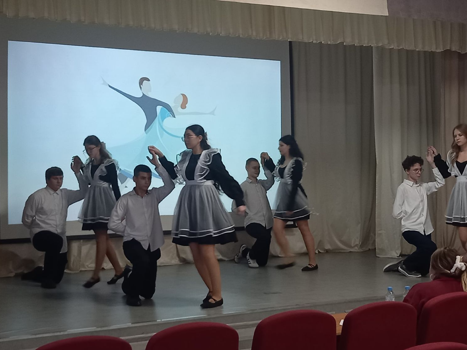 Танцуют все!  в Арсеньевской школе: Фестиваль танцевального мастерства