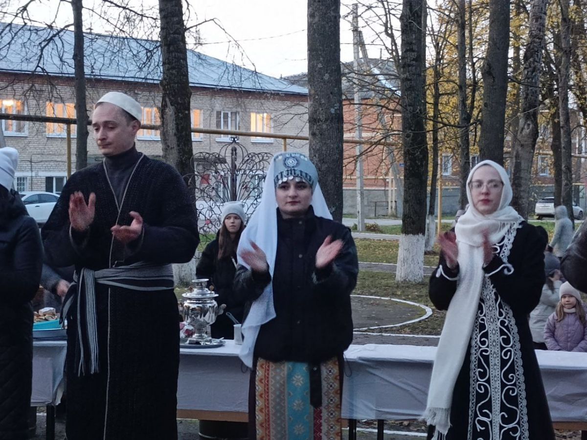 День  народного единства собрал Арсеньевцев в сквере имени Челюскина День  народного единства собрал Арсеньевцев в сквере имени Челюскина