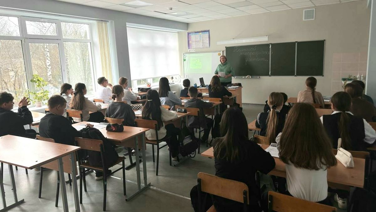 Ученики и учителя Арсеньевской школы написали Большой этнографический диктант Ученики и учителя Арсеньевской школы написали Большой этнографический диктант