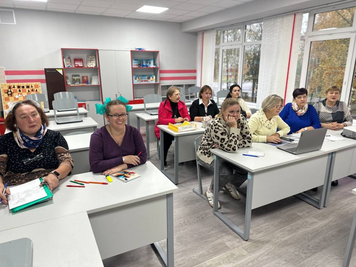 День самоуправления в Арсеньевской школе: Ученики учат, учителя учатся