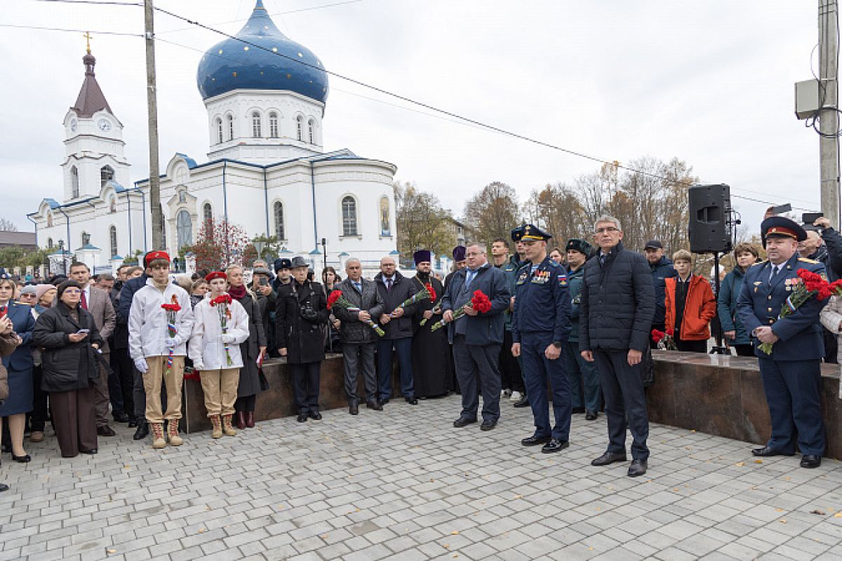 Дмитрий Миляев открыл мемориальный комплекс «Участникам специальной военной операции» в Плавске ‹ Дмитрий Миляев открыл мемориальный комплекс «Участникам специальной военной операции» в Плавске ‹