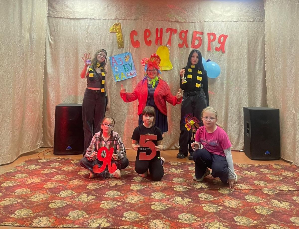 В Ясенковском клубе прошла театрализованная программа «Волшебный колокольчик детства»