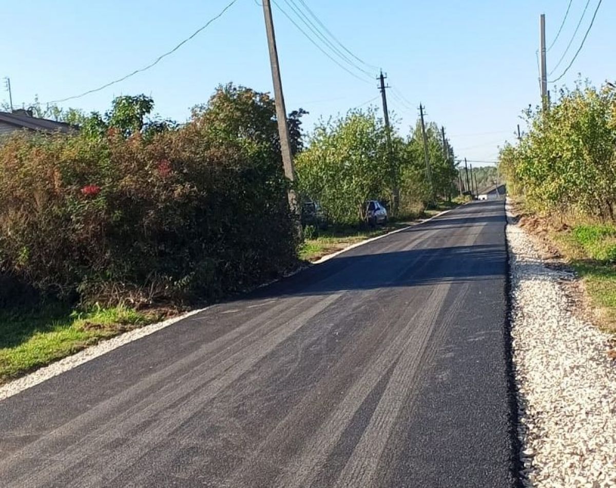 Новая дорога в Хлопово преобразила улицу