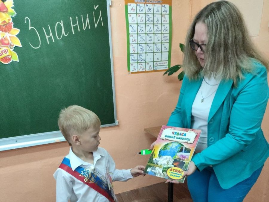 Путешествие в мир знаний: Познавательная программа в Ясенковской библиотеке