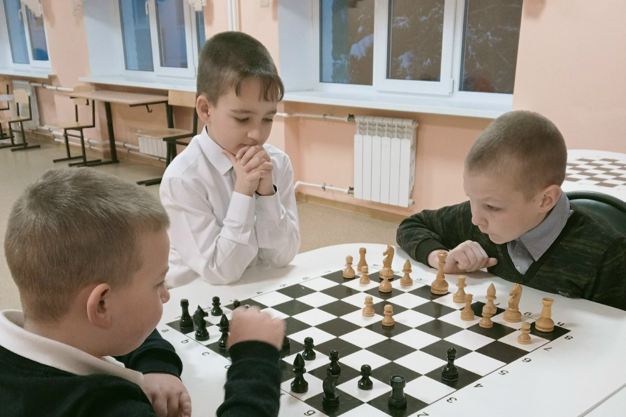 В школе Славного вспомнили любимые игры наших родителей